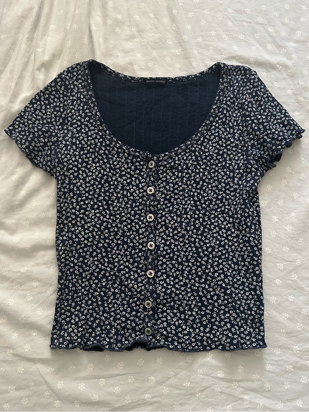 Brandy Melville zelly Navy and White Floral Button-Front Crop Top